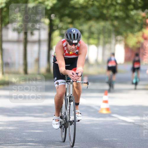 11.08.2024 - GEWOBA Citytriathlon Bremen H.Heesch http://msf.ph/oto/6778508 11.08.2024 11:46:56 Radfahren 798, 903 meine-sportfotos.de