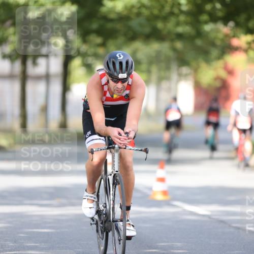11.08.2024 - GEWOBA Citytriathlon Bremen H.Heesch http://msf.ph/oto/6778517 11.08.2024 11:46:56 Radfahren 798, 903 meine-sportfotos.de