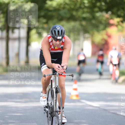11.08.2024 - GEWOBA Citytriathlon Bremen H.Heesch http://msf.ph/oto/6778521 11.08.2024 11:46:56 Radfahren 798, 903 meine-sportfotos.de