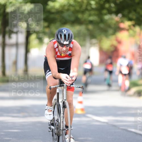 11.08.2024 - GEWOBA Citytriathlon Bremen H.Heesch http://msf.ph/oto/6778525 11.08.2024 11:46:56 Radfahren 798, 903 meine-sportfotos.de