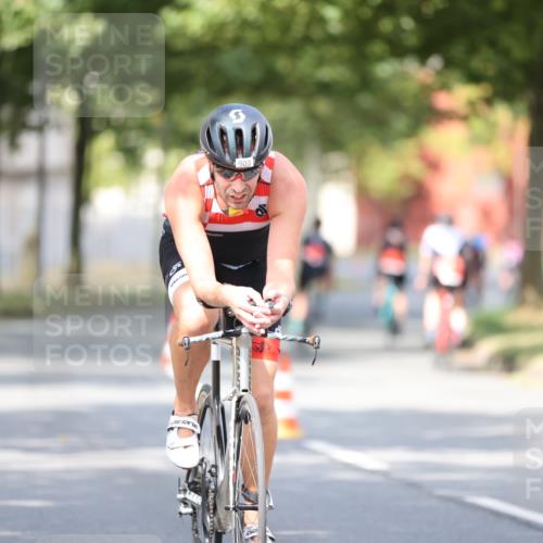 11.08.2024 - GEWOBA Citytriathlon Bremen H.Heesch http://msf.ph/oto/6778530 11.08.2024 11:46:56 Radfahren 798, 903 meine-sportfotos.de