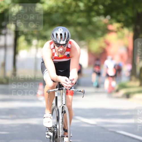 11.08.2024 - GEWOBA Citytriathlon Bremen H.Heesch http://msf.ph/oto/6778533 11.08.2024 11:46:56 Radfahren 798, 903 meine-sportfotos.de