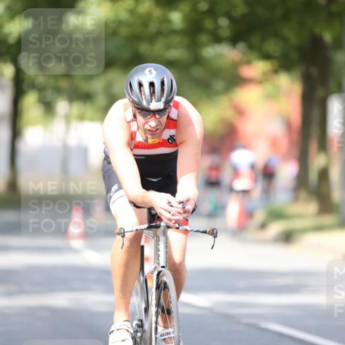 11.08.2024 - GEWOBA Citytriathlon Bremen H.Heesch http://msf.ph/oto/6778539 11.08.2024 11:46:56 Radfahren 798, 903 meine-sportfotos.de