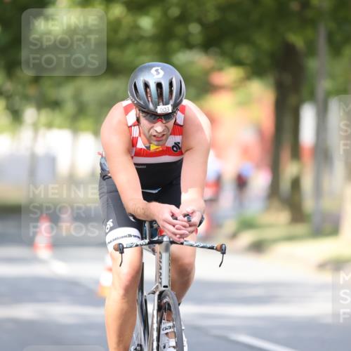 11.08.2024 - GEWOBA Citytriathlon Bremen H.Heesch http://msf.ph/oto/6778548 11.08.2024 11:46:56 Radfahren 798, 903 meine-sportfotos.de