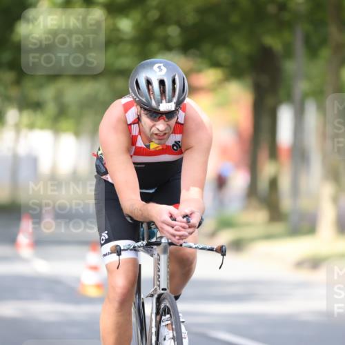 11.08.2024 - GEWOBA Citytriathlon Bremen H.Heesch http://msf.ph/oto/6778551 11.08.2024 11:46:56 Radfahren 798, 903 meine-sportfotos.de