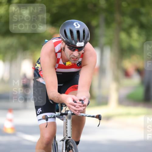 11.08.2024 - GEWOBA Citytriathlon Bremen H.Heesch http://msf.ph/oto/6778561 11.08.2024 11:46:56 Radfahren 798, 903 meine-sportfotos.de