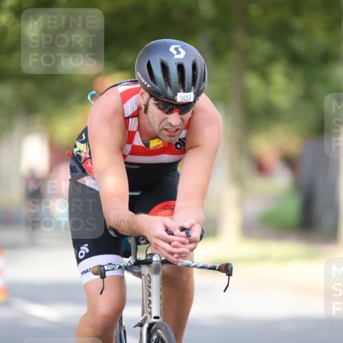 11.08.2024 - GEWOBA Citytriathlon Bremen H.Heesch http://msf.ph/oto/6778565 11.08.2024 11:46:56 Radfahren 798, 903 meine-sportfotos.de