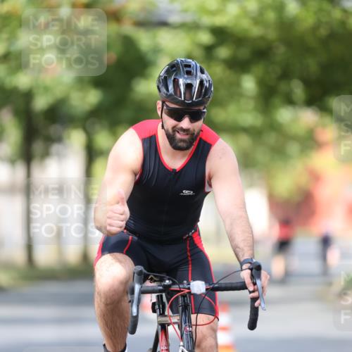11.08.2024 - GEWOBA Citytriathlon Bremen H.Heesch http://msf.ph/oto/6778694 11.08.2024 11:47:22 Radfahren 752, 779, 800, 860, 864, 865 meine-sportfotos.de