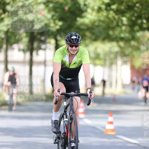 11.08.2024 - GEWOBA Citytriathlon Bremen H.Heesch http://msf.ph/oto/6778757 11.08.2024 11:47:30 Radfahren 752, 779, 800, 860, 864, 865, 899, 944, 958, 997, 1013, 1019 meine-sportfotos.de