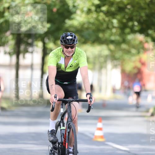 11.08.2024 - GEWOBA Citytriathlon Bremen H.Heesch http://msf.ph/oto/6778766 11.08.2024 11:47:30 Radfahren 752, 779, 800, 860, 864, 865, 899, 944, 958, 997, 1013, 1019 meine-sportfotos.de