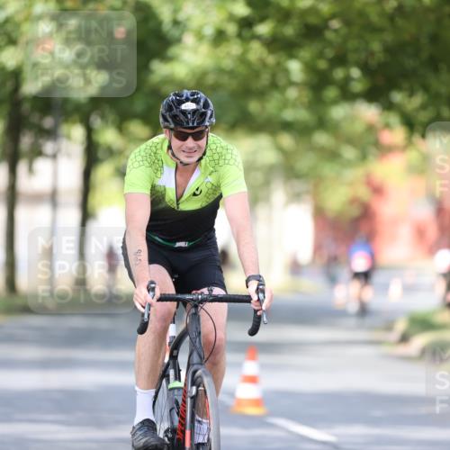 11.08.2024 - GEWOBA Citytriathlon Bremen H.Heesch http://msf.ph/oto/6778777 11.08.2024 11:47:30 Radfahren 752, 779, 800, 860, 864, 865, 899, 944, 958, 997, 1013, 1019 meine-sportfotos.de