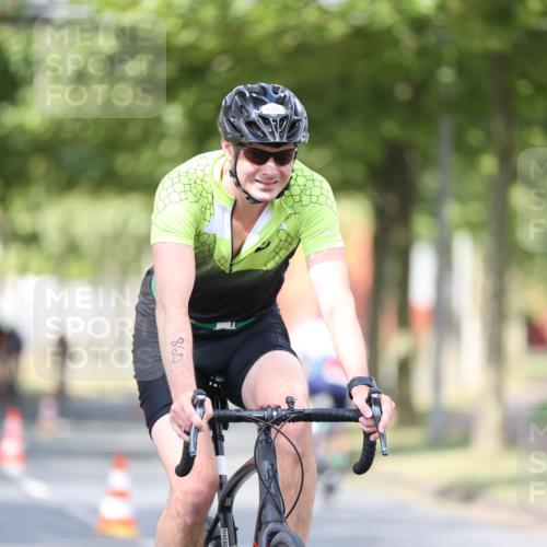 11.08.2024 - GEWOBA Citytriathlon Bremen H.Heesch http://msf.ph/oto/6778810 11.08.2024 11:47:30 Radfahren 752, 779, 800, 860, 864, 865, 899, 944, 958, 997, 1013, 1019 meine-sportfotos.de