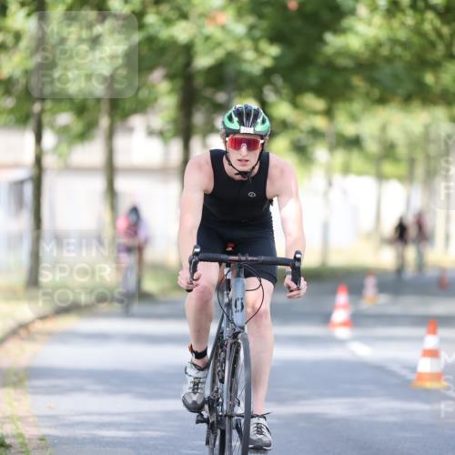 11.08.2024 - GEWOBA Citytriathlon Bremen H.Heesch http://msf.ph/oto/6778818 11.08.2024 11:47:33 Radfahren 752, 800, 860, 864, 865, 899, 911, 933, 944, 958, 997, 1013, 1015, 1019 meine-sportfotos.de