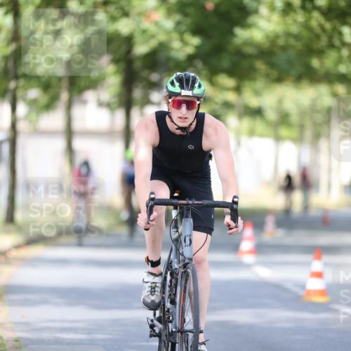 11.08.2024 - GEWOBA Citytriathlon Bremen H.Heesch http://msf.ph/oto/6778827 11.08.2024 11:47:33 Radfahren 752, 800, 860, 864, 865, 899, 911, 933, 944, 958, 997, 1013, 1015, 1019 meine-sportfotos.de