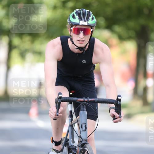 11.08.2024 - GEWOBA Citytriathlon Bremen H.Heesch http://msf.ph/oto/6778889 11.08.2024 11:47:33 Radfahren 752, 800, 860, 864, 865, 899, 911, 933, 944, 958, 997, 1013, 1015, 1019 meine-sportfotos.de