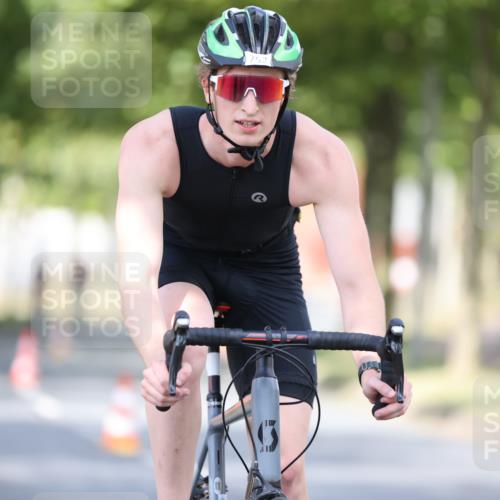 11.08.2024 - GEWOBA Citytriathlon Bremen H.Heesch http://msf.ph/oto/6778900 11.08.2024 11:47:34 Radfahren 752, 800, 860, 864, 899, 907, 911, 933, 944, 958, 997, 1013, 1015, 1019 meine-sportfotos.de
