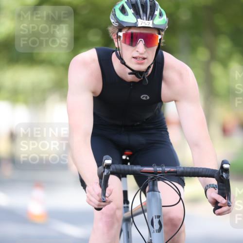 11.08.2024 - GEWOBA Citytriathlon Bremen H.Heesch http://msf.ph/oto/6778908 11.08.2024 11:47:34 Radfahren 752, 800, 860, 864, 899, 907, 911, 933, 944, 958, 997, 1013, 1015, 1019 meine-sportfotos.de