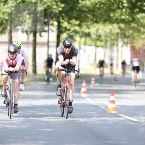 11.08.2024 - GEWOBA Citytriathlon Bremen H.Heesch http://msf.ph/oto/6778918 11.08.2024 11:47:35 Radfahren 752, 800, 860, 899, 907, 911, 933, 944, 958, 997, 1013, 1015, 1019 meine-sportfotos.de