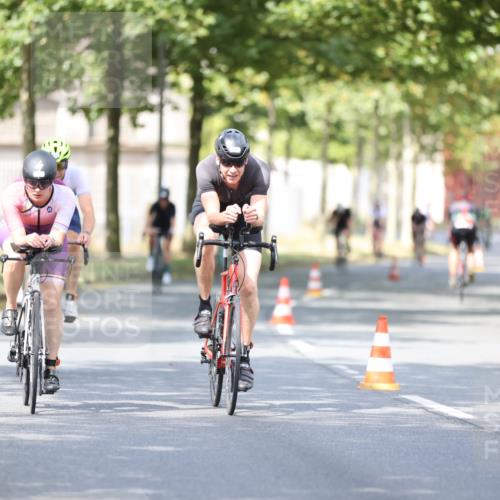 11.08.2024 - GEWOBA Citytriathlon Bremen H.Heesch http://msf.ph/oto/6778924 11.08.2024 11:47:35 Radfahren 752, 800, 860, 899, 907, 911, 933, 944, 958, 997, 1013, 1015, 1019 meine-sportfotos.de