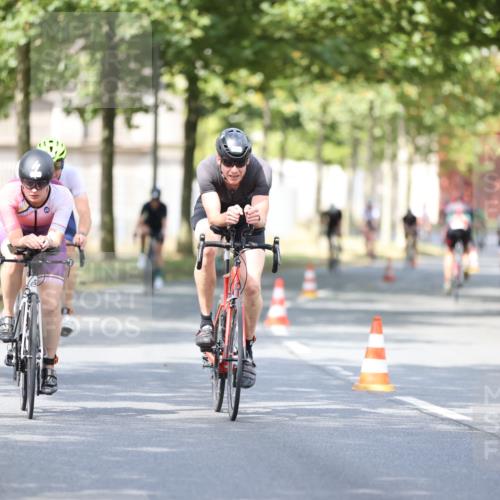 11.08.2024 - GEWOBA Citytriathlon Bremen H.Heesch http://msf.ph/oto/6778928 11.08.2024 11:47:35 Radfahren 752, 800, 860, 899, 907, 911, 933, 944, 958, 997, 1013, 1015, 1019 meine-sportfotos.de