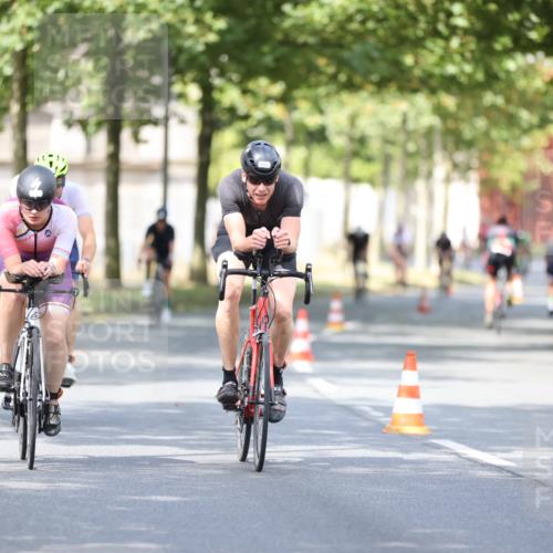 11.08.2024 - GEWOBA Citytriathlon Bremen H.Heesch http://msf.ph/oto/6778933 11.08.2024 11:47:35 Radfahren 752, 800, 860, 899, 907, 911, 933, 944, 958, 997, 1013, 1015, 1019 meine-sportfotos.de