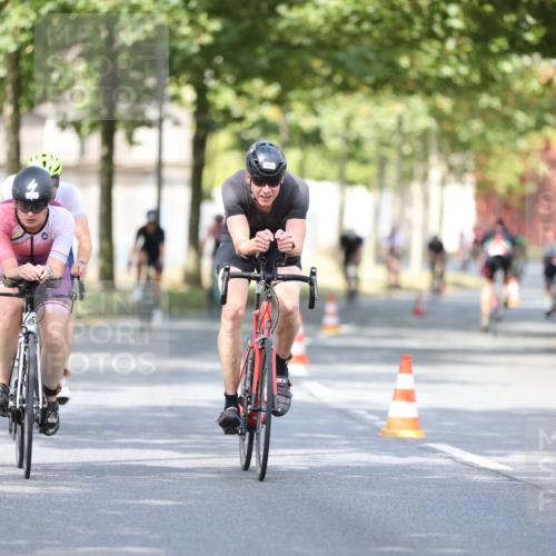11.08.2024 - GEWOBA Citytriathlon Bremen H.Heesch http://msf.ph/oto/6778938 11.08.2024 11:47:35 Radfahren 752, 800, 860, 899, 907, 911, 933, 944, 958, 997, 1013, 1015, 1019 meine-sportfotos.de