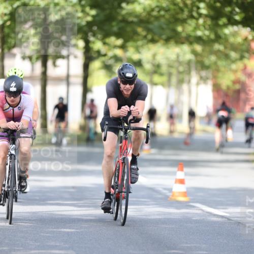 11.08.2024 - GEWOBA Citytriathlon Bremen H.Heesch http://msf.ph/oto/6778948 11.08.2024 11:47:36 Radfahren 752, 832, 860, 899, 907, 911, 933, 944, 958, 997, 1013, 1015, 1019 meine-sportfotos.de