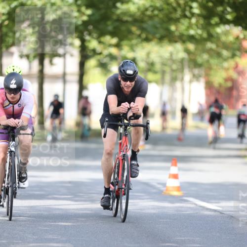 11.08.2024 - GEWOBA Citytriathlon Bremen H.Heesch http://msf.ph/oto/6778953 11.08.2024 11:47:36 Radfahren 752, 832, 860, 899, 907, 911, 933, 944, 958, 997, 1013, 1015, 1019 meine-sportfotos.de