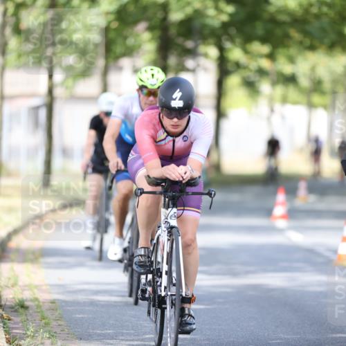 11.08.2024 - GEWOBA Citytriathlon Bremen H.Heesch http://msf.ph/oto/6778957 11.08.2024 11:47:36 Radfahren 752, 832, 860, 899, 907, 911, 933, 944, 958, 997, 1013, 1015, 1019 meine-sportfotos.de
