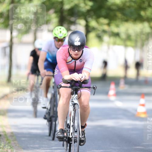 11.08.2024 - GEWOBA Citytriathlon Bremen H.Heesch http://msf.ph/oto/6778971 11.08.2024 11:47:36 Radfahren 752, 832, 860, 899, 907, 911, 933, 944, 958, 997, 1013, 1015, 1019 meine-sportfotos.de