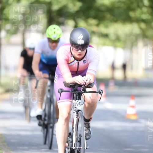 11.08.2024 - GEWOBA Citytriathlon Bremen H.Heesch http://msf.ph/oto/6778986 11.08.2024 11:47:36 Radfahren 752, 832, 860, 899, 907, 911, 933, 944, 958, 997, 1013, 1015, 1019 meine-sportfotos.de