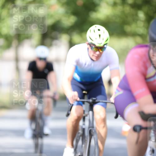 11.08.2024 - GEWOBA Citytriathlon Bremen H.Heesch http://msf.ph/oto/6779004 11.08.2024 11:47:37 Radfahren 752, 832, 860, 899, 907, 911, 933, 944, 958, 997, 1013, 1015, 1019 meine-sportfotos.de