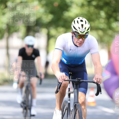 11.08.2024 - GEWOBA Citytriathlon Bremen H.Heesch http://msf.ph/oto/6779013 11.08.2024 11:47:37 Radfahren 752, 832, 860, 899, 907, 911, 933, 944, 958, 997, 1013, 1015, 1019 meine-sportfotos.de