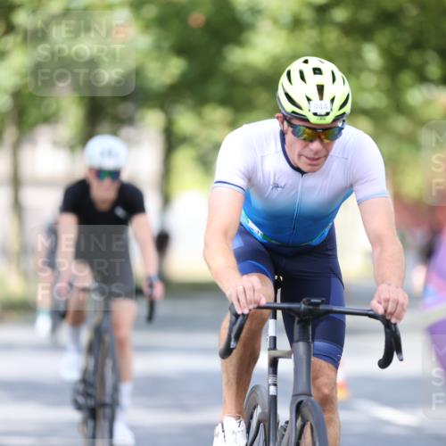 11.08.2024 - GEWOBA Citytriathlon Bremen H.Heesch http://msf.ph/oto/6779017 11.08.2024 11:47:37 Radfahren 752, 832, 860, 899, 907, 911, 933, 944, 958, 997, 1013, 1015, 1019 meine-sportfotos.de