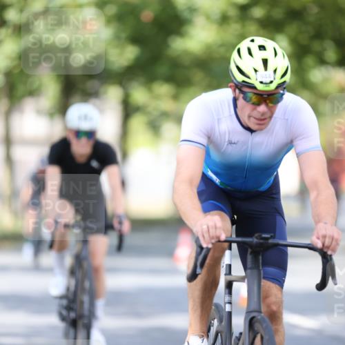 11.08.2024 - GEWOBA Citytriathlon Bremen H.Heesch http://msf.ph/oto/6779024 11.08.2024 11:47:37 Radfahren 752, 832, 860, 899, 907, 911, 933, 944, 958, 997, 1013, 1015, 1019 meine-sportfotos.de