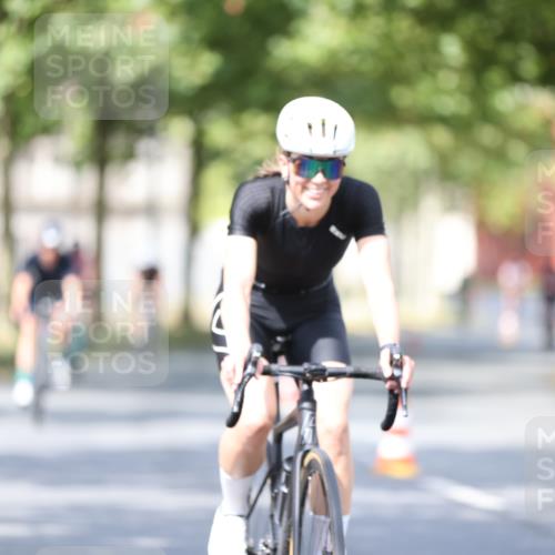 11.08.2024 - GEWOBA Citytriathlon Bremen H.Heesch http://msf.ph/oto/6779034 11.08.2024 11:47:38 Radfahren 752, 832, 860, 899, 907, 911, 933, 944, 958, 997, 1013, 1015, 1019 meine-sportfotos.de