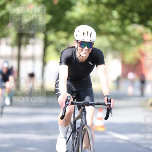 11.08.2024 - GEWOBA Citytriathlon Bremen H.Heesch http://msf.ph/oto/6779040 11.08.2024 11:47:38 Radfahren 752, 832, 860, 899, 907, 911, 933, 944, 958, 997, 1013, 1015, 1019 meine-sportfotos.de