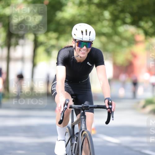 11.08.2024 - GEWOBA Citytriathlon Bremen H.Heesch http://msf.ph/oto/6779044 11.08.2024 11:47:38 Radfahren 752, 832, 860, 899, 907, 911, 933, 944, 958, 997, 1013, 1015, 1019 meine-sportfotos.de