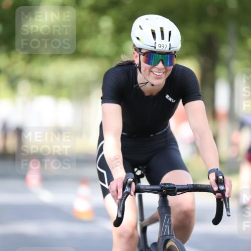 11.08.2024 - GEWOBA Citytriathlon Bremen H.Heesch http://msf.ph/oto/6779070 11.08.2024 11:47:38 Radfahren 752, 832, 860, 899, 907, 911, 933, 944, 958, 997, 1013, 1015, 1019 meine-sportfotos.de