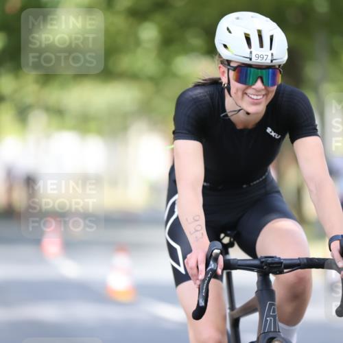 11.08.2024 - GEWOBA Citytriathlon Bremen H.Heesch http://msf.ph/oto/6779075 11.08.2024 11:47:38 Radfahren 752, 832, 860, 899, 907, 911, 933, 944, 958, 997, 1013, 1015, 1019 meine-sportfotos.de