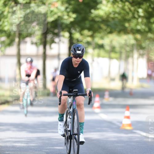 11.08.2024 - GEWOBA Citytriathlon Bremen H.Heesch http://msf.ph/oto/6779081 11.08.2024 11:47:39 Radfahren 752, 832, 860, 899, 907, 911, 933, 944, 958, 997, 1013, 1015, 1019 meine-sportfotos.de