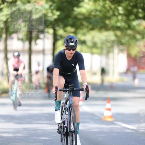 11.08.2024 - GEWOBA Citytriathlon Bremen H.Heesch http://msf.ph/oto/6779097 11.08.2024 11:47:39 Radfahren 752, 832, 860, 899, 907, 911, 933, 944, 958, 997, 1013, 1015, 1019 meine-sportfotos.de
