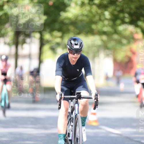 11.08.2024 - GEWOBA Citytriathlon Bremen H.Heesch http://msf.ph/oto/6779115 11.08.2024 11:47:40 Radfahren 752, 832, 860, 899, 907, 911, 933, 944, 958, 997, 1013, 1015, 1019 meine-sportfotos.de