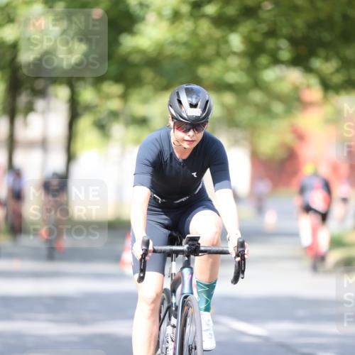 11.08.2024 - GEWOBA Citytriathlon Bremen H.Heesch http://msf.ph/oto/6779122 11.08.2024 11:47:40 Radfahren 752, 832, 860, 899, 907, 911, 933, 944, 958, 997, 1013, 1015, 1019 meine-sportfotos.de