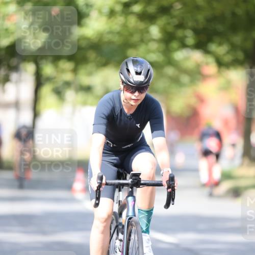 11.08.2024 - GEWOBA Citytriathlon Bremen H.Heesch http://msf.ph/oto/6779125 11.08.2024 11:47:40 Radfahren 752, 832, 860, 899, 907, 911, 933, 944, 958, 997, 1013, 1015, 1019 meine-sportfotos.de