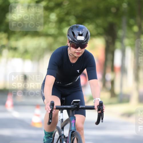 11.08.2024 - GEWOBA Citytriathlon Bremen H.Heesch http://msf.ph/oto/6779147 11.08.2024 11:47:40 Radfahren 752, 832, 860, 899, 907, 911, 933, 944, 958, 997, 1013, 1015, 1019 meine-sportfotos.de