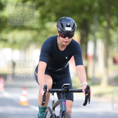 11.08.2024 - GEWOBA Citytriathlon Bremen H.Heesch http://msf.ph/oto/6779153 11.08.2024 11:47:40 Radfahren 752, 832, 860, 899, 907, 911, 933, 944, 958, 997, 1013, 1015, 1019 meine-sportfotos.de