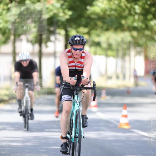 11.08.2024 - GEWOBA Citytriathlon Bremen H.Heesch http://msf.ph/oto/6779166 11.08.2024 11:47:41 Radfahren 752, 832, 860, 899, 907, 911, 924, 933, 944, 958, 997, 1013, 1015, 1019 meine-sportfotos.de