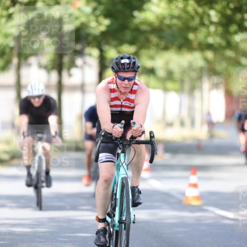 11.08.2024 - GEWOBA Citytriathlon Bremen H.Heesch http://msf.ph/oto/6779171 11.08.2024 11:47:41 Radfahren 752, 832, 860, 899, 907, 911, 924, 933, 944, 958, 997, 1013, 1015, 1019 meine-sportfotos.de