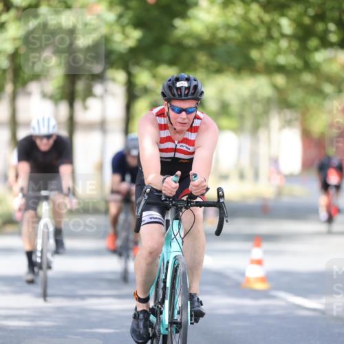 11.08.2024 - GEWOBA Citytriathlon Bremen H.Heesch http://msf.ph/oto/6779181 11.08.2024 11:47:41 Radfahren 752, 832, 860, 899, 907, 911, 924, 933, 944, 958, 997, 1013, 1015, 1019 meine-sportfotos.de